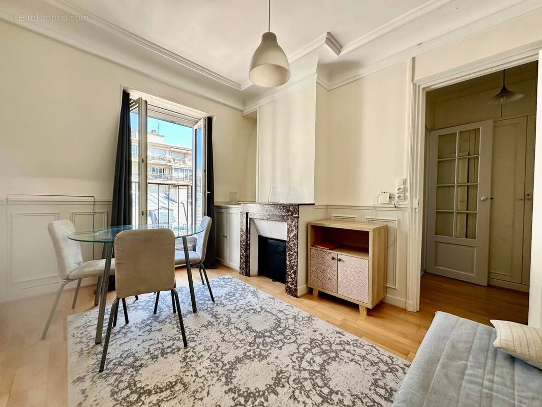 Appartement à PARIS-17E