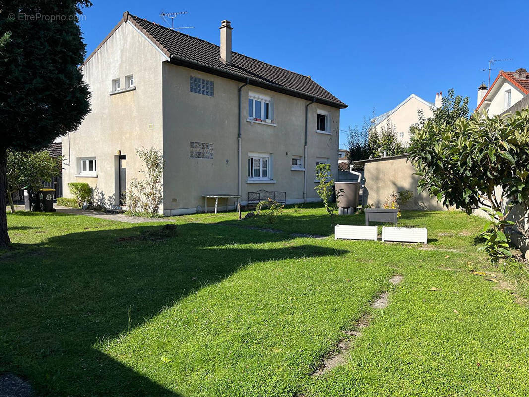 Maison à SAINTE-GENEVIEVE-DES-BOIS