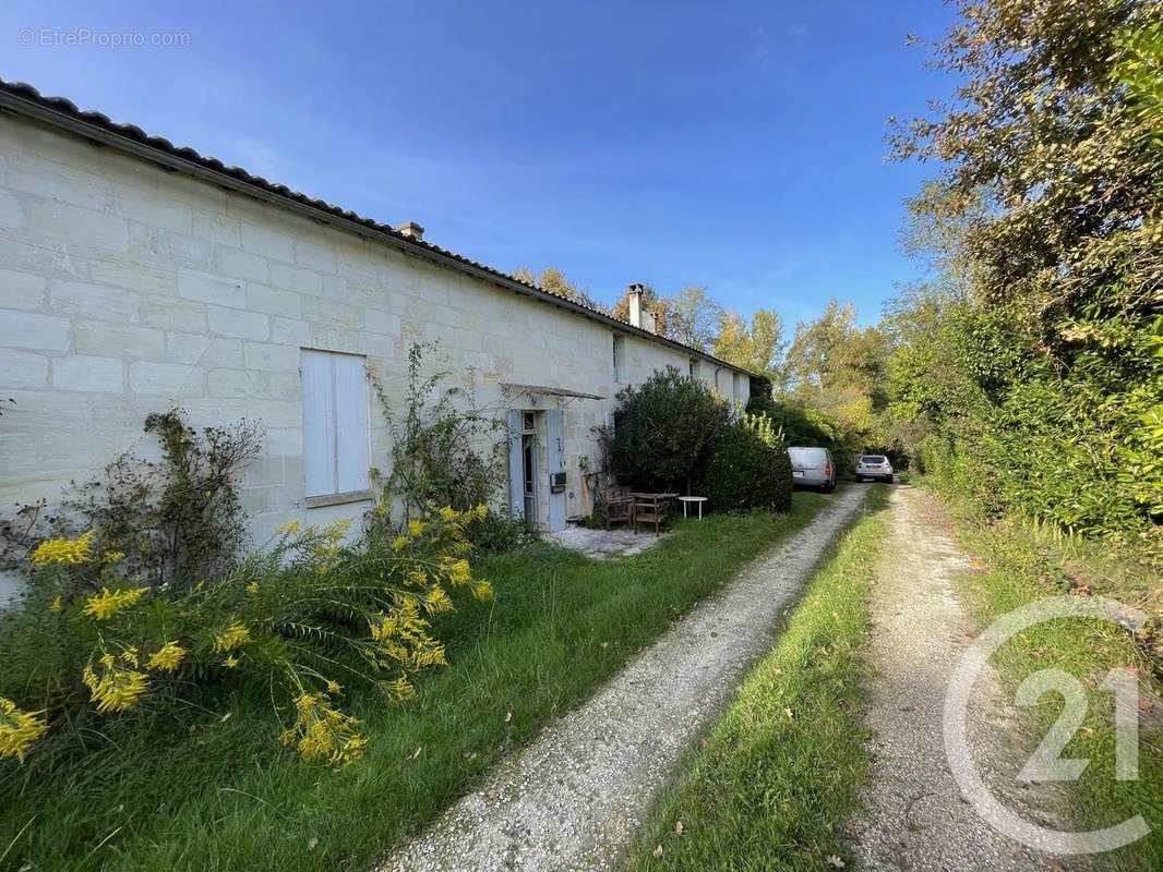 Maison à LA CLOTTE