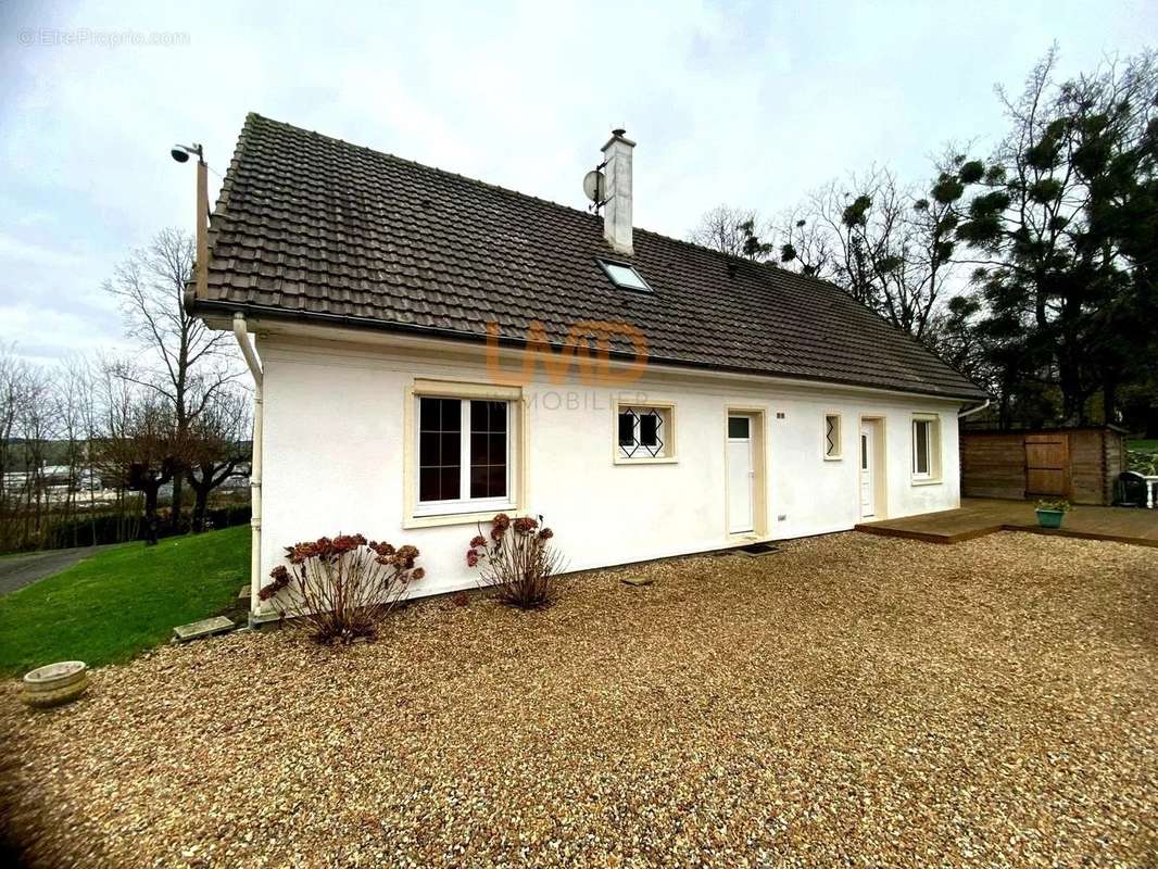 Maison à BESSE-SUR-BRAYE