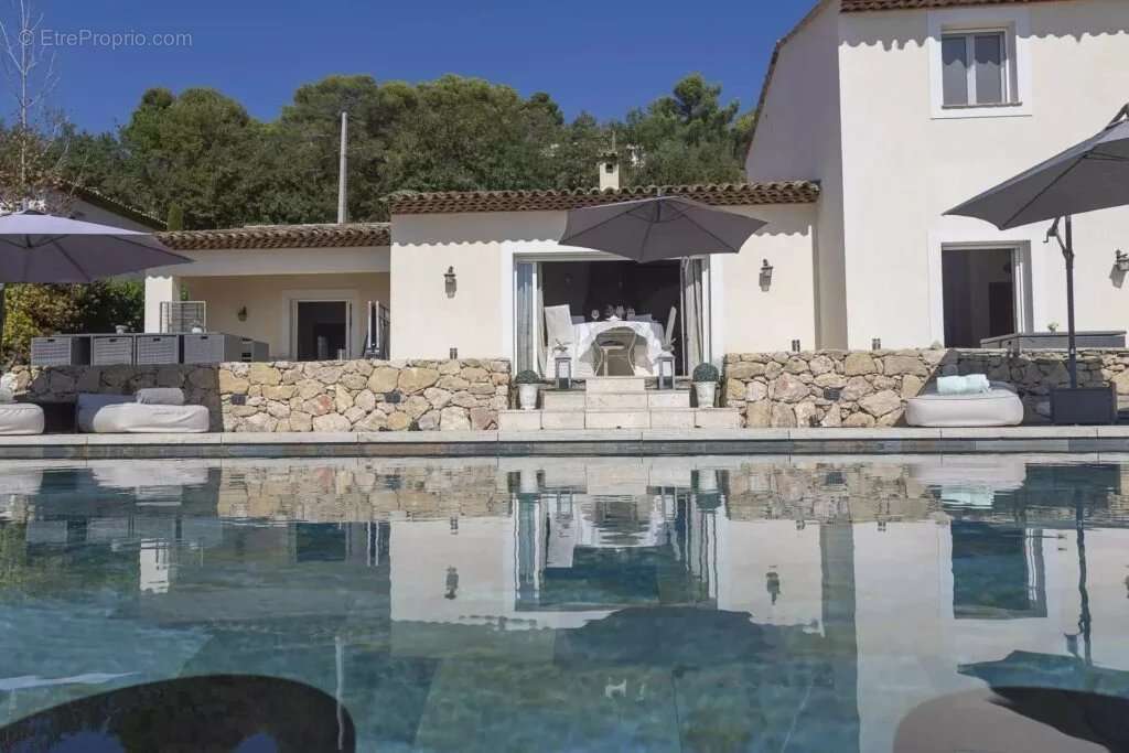 Maison à TOURRETTES-SUR-LOUP