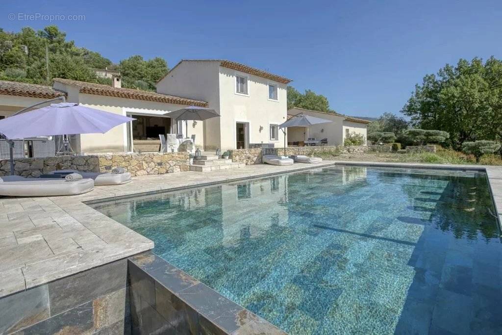 Maison à TOURRETTES-SUR-LOUP