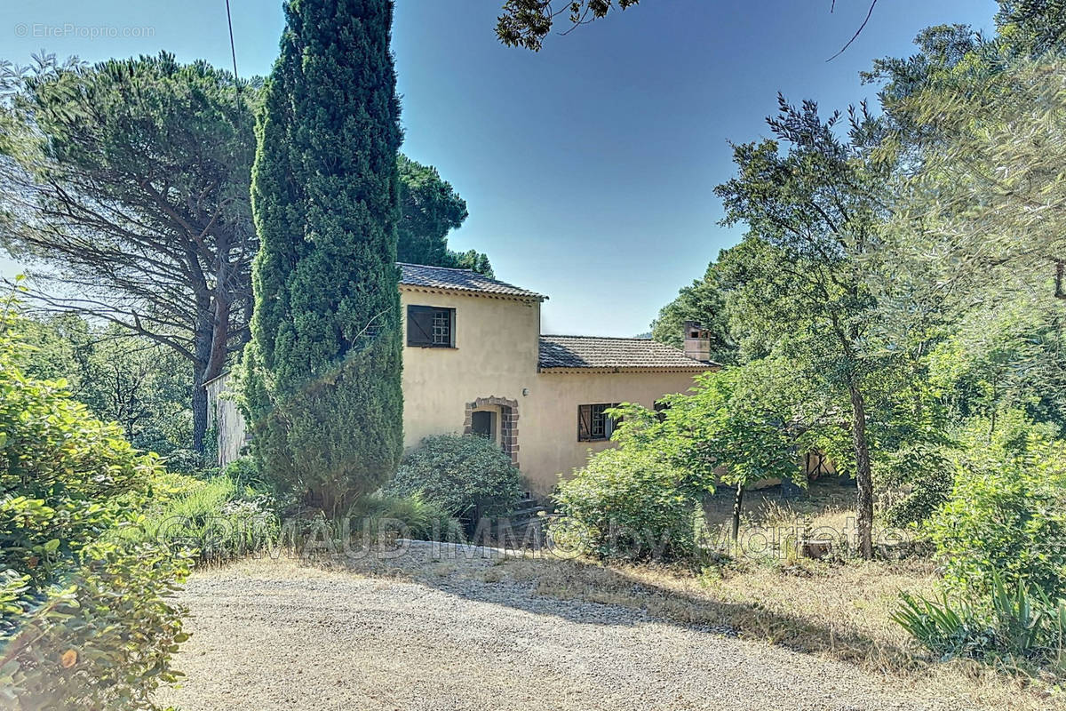 Maison à LA GARDE-FREINET