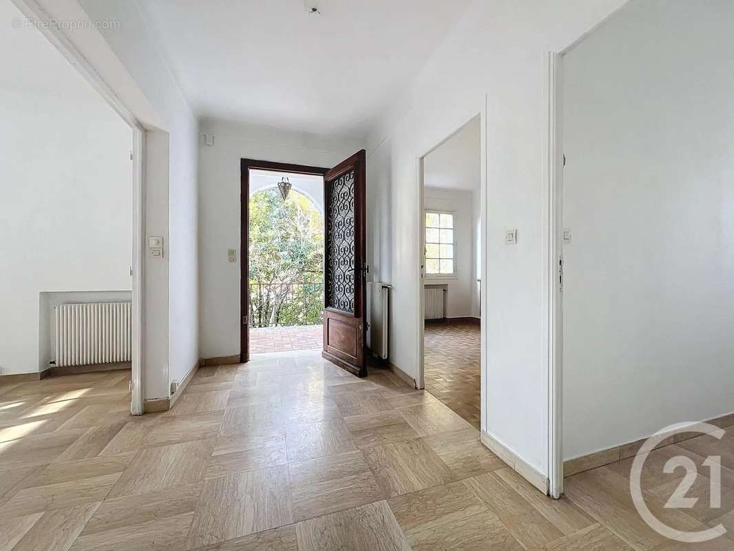 Appartement à MOUGINS