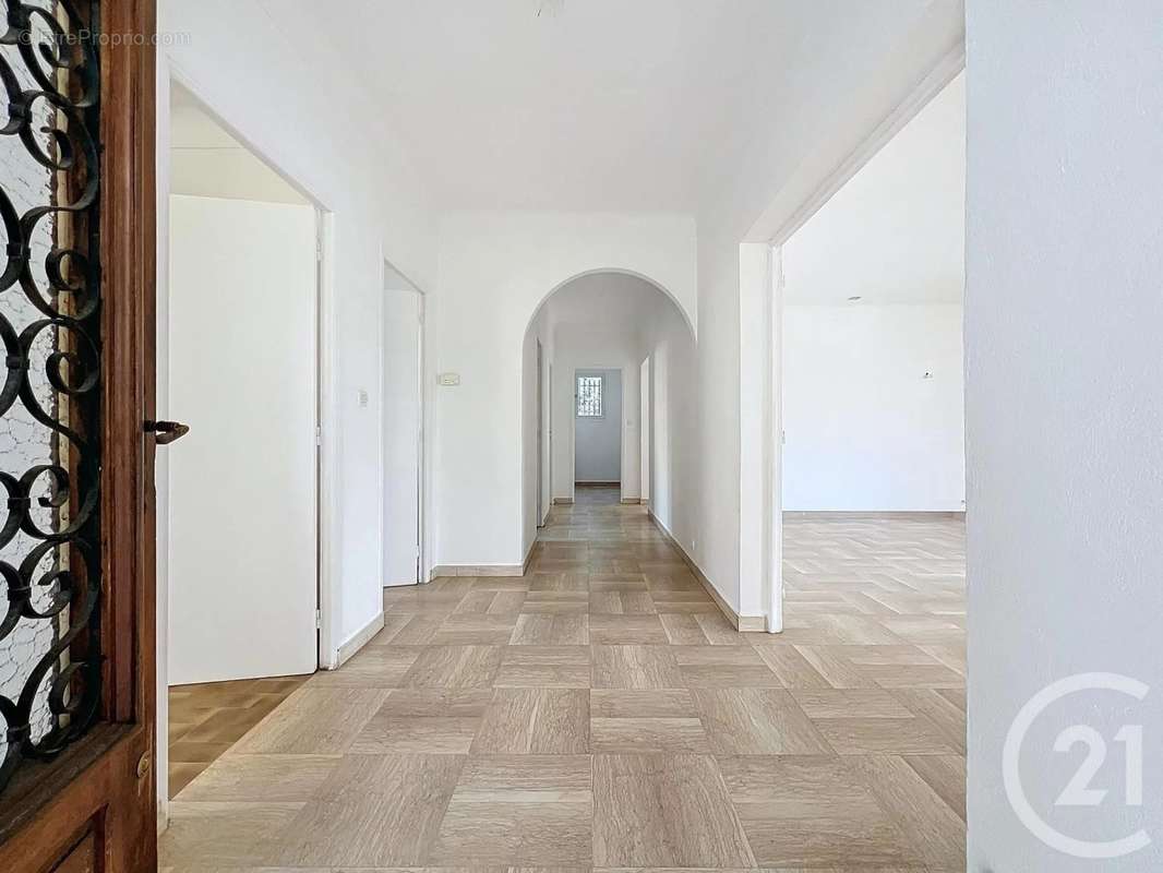 Appartement à MOUGINS