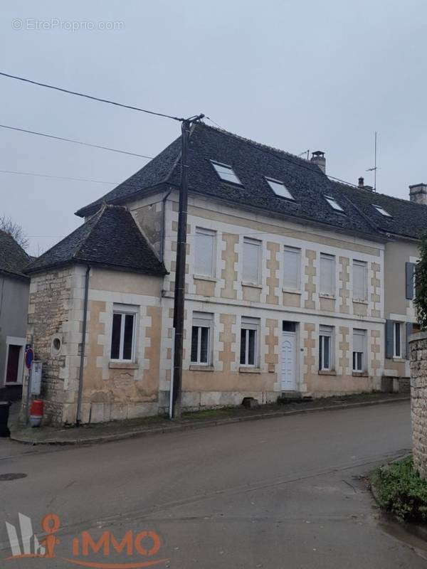 Appartement à COURSON-LES-CARRIERES