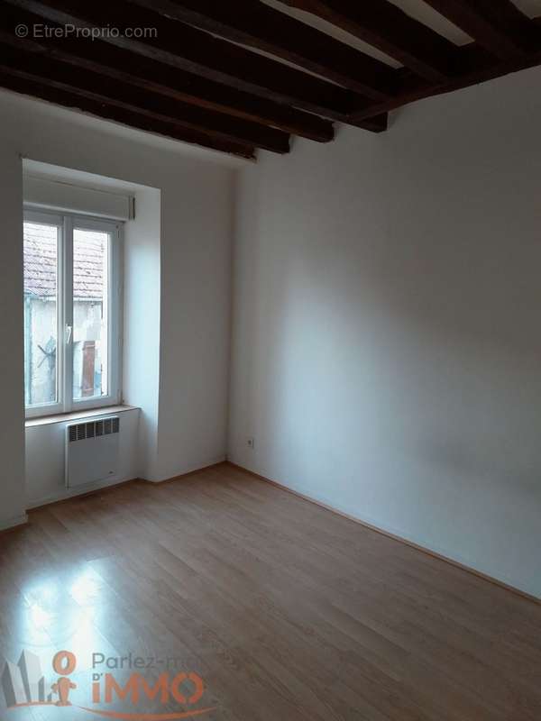 Appartement à COURSON-LES-CARRIERES