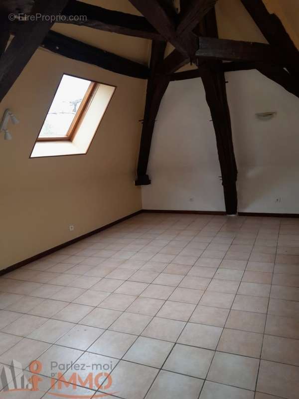 Appartement à COURSON-LES-CARRIERES