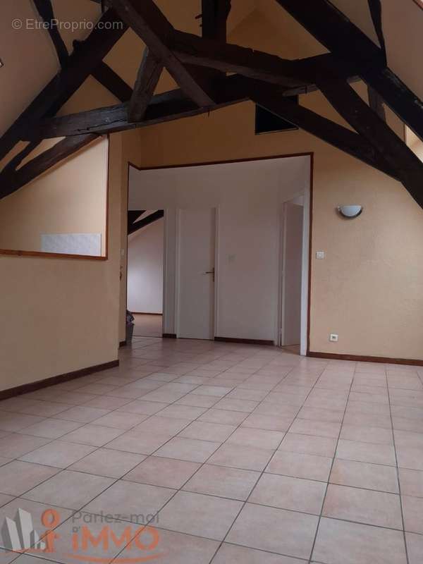 Appartement à COURSON-LES-CARRIERES