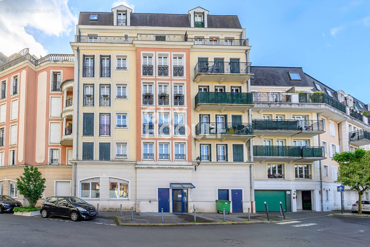 Appartement à LES PAVILLONS-SOUS-BOIS