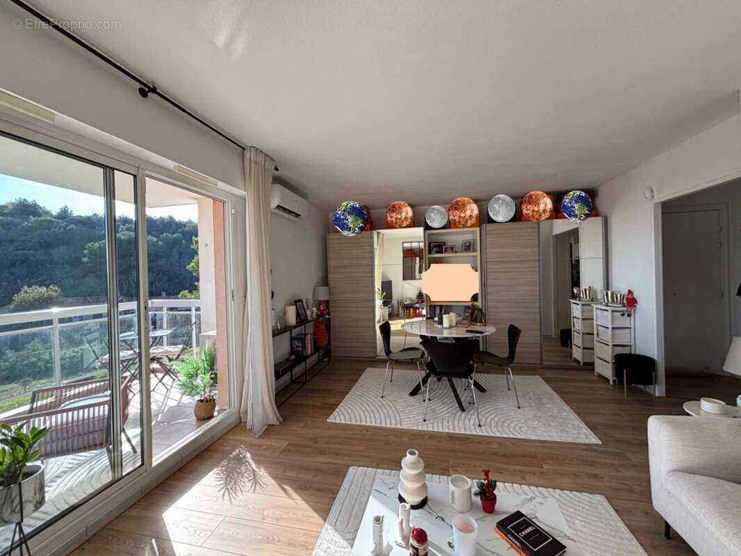 Appartement à EZE