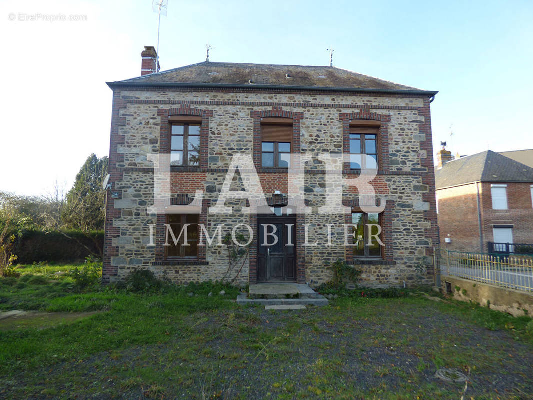 Maison à CARROUGES