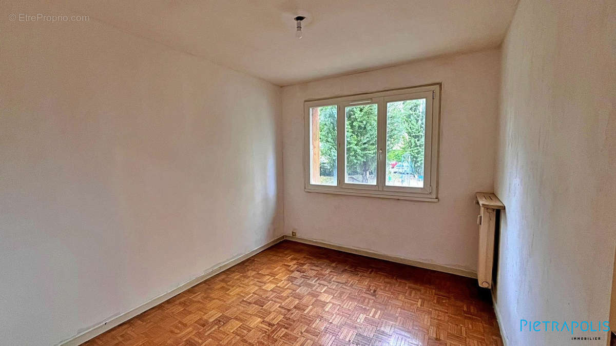 Chambre 2 - Appartement à LYON-9E