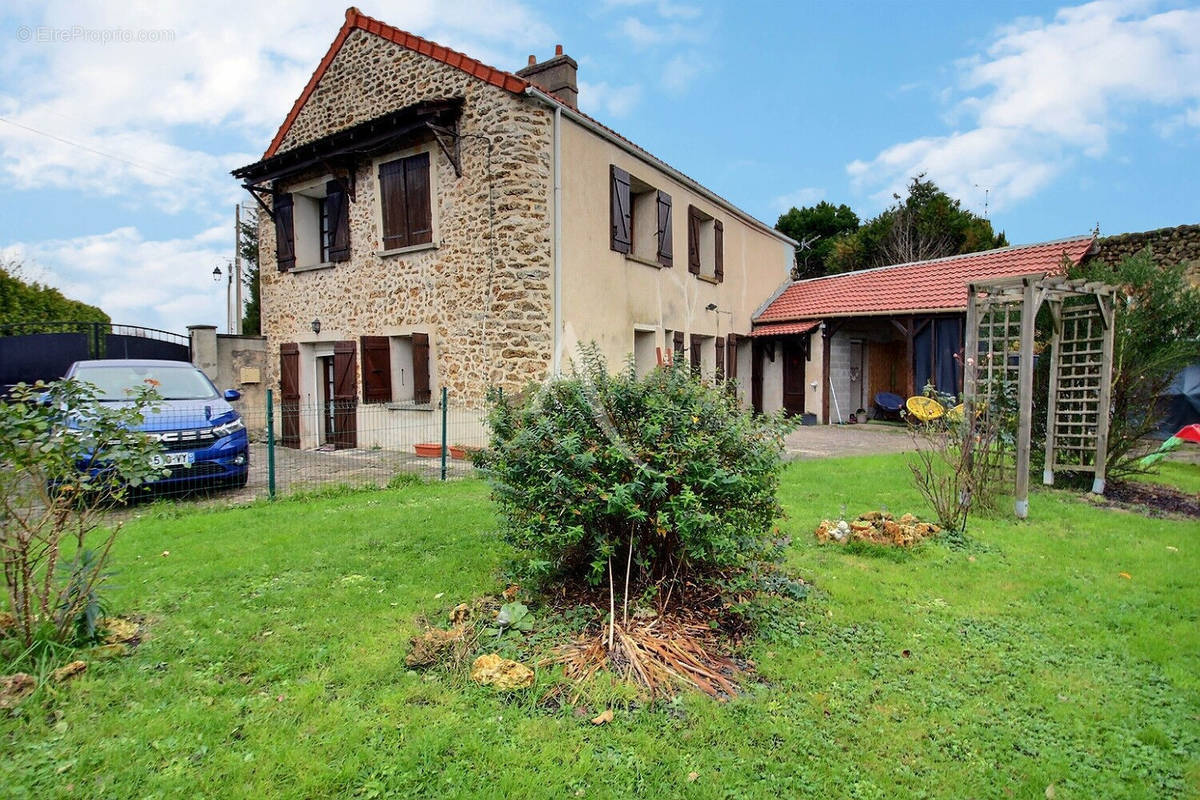 Maison à LE MESNIL-SAINT-DENIS