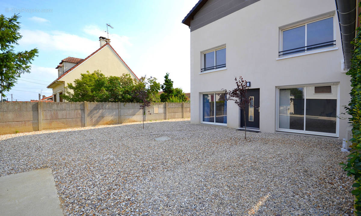 Appartement à LES CLAYES-SOUS-BOIS