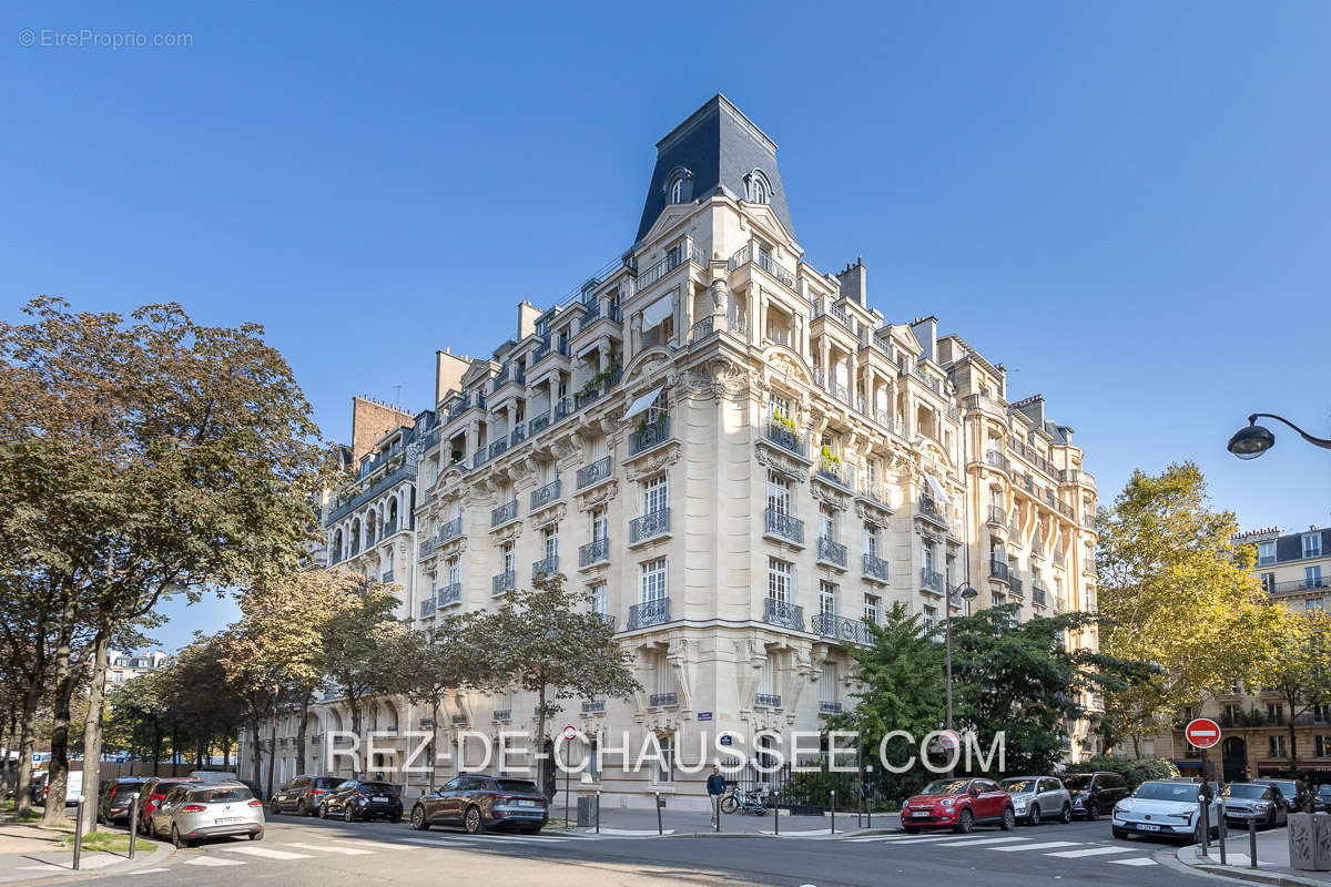 Commerce à PARIS-7E