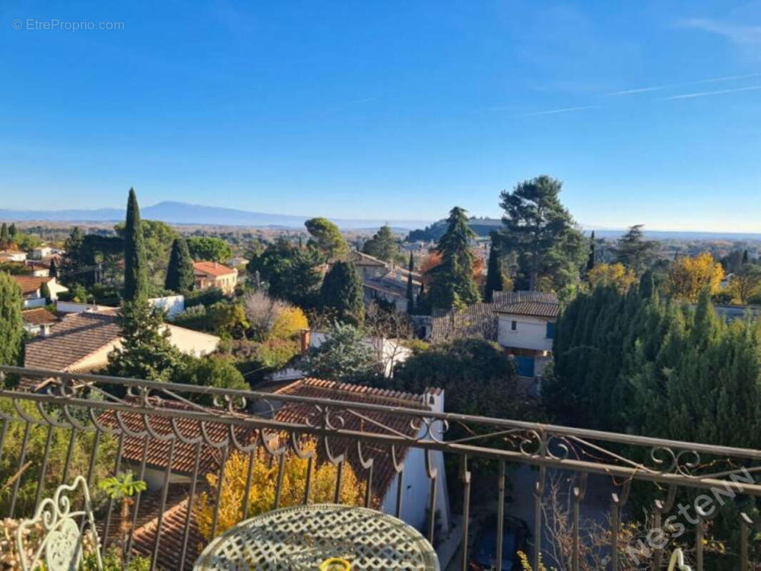 Appartement à VILLENEUVE-LES-AVIGNON