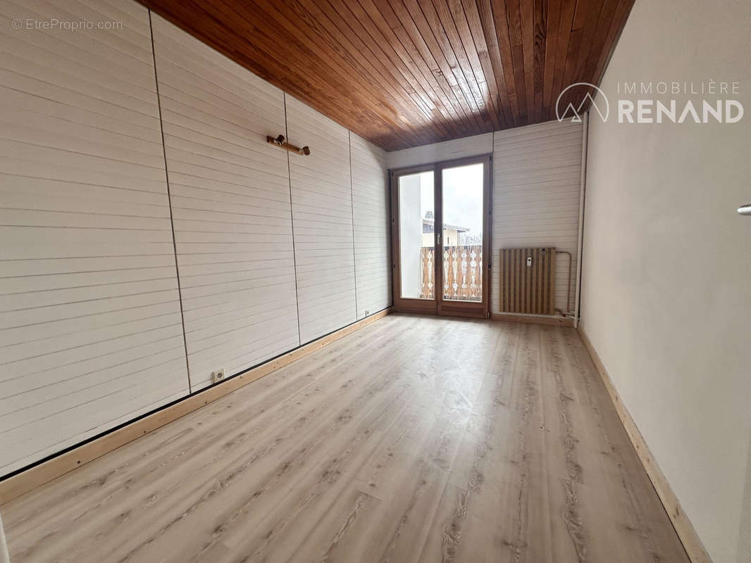 Chambre 1  - Appartement à CLUSES