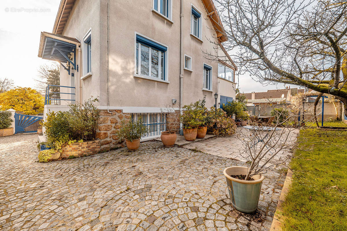 Maison à CHAMPIGNY-SUR-MARNE