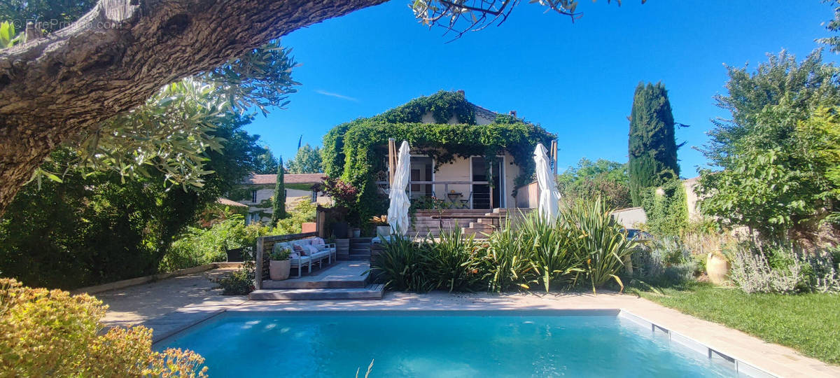 Maison à LA TOUR-D&#039;AIGUES