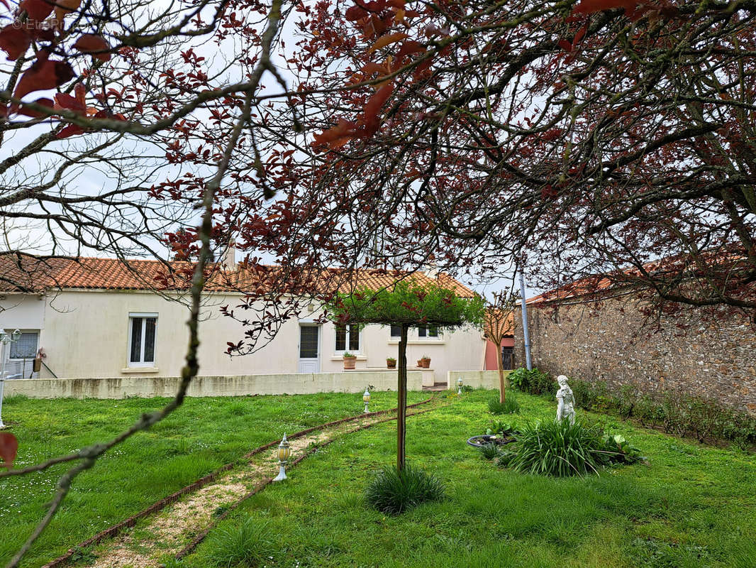 Maison à LE LOROUX-BOTTEREAU