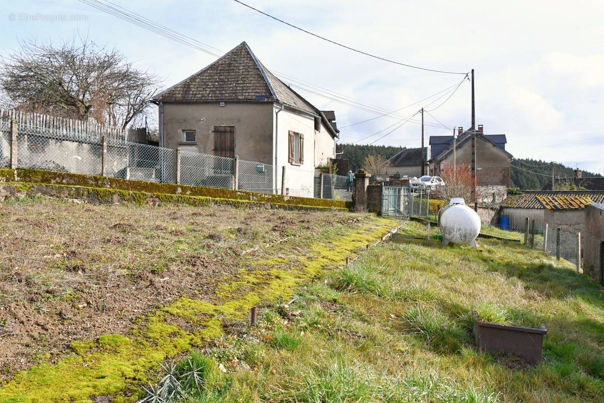 Maison à ROUSSILLON-EN-MORVAN