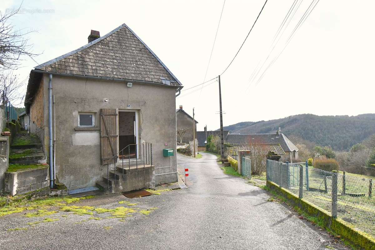 Maison à ROUSSILLON-EN-MORVAN