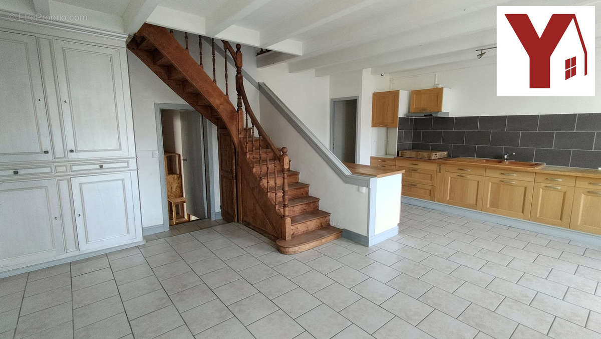 Appartement à SAINT-SATURNIN-DU-BOIS