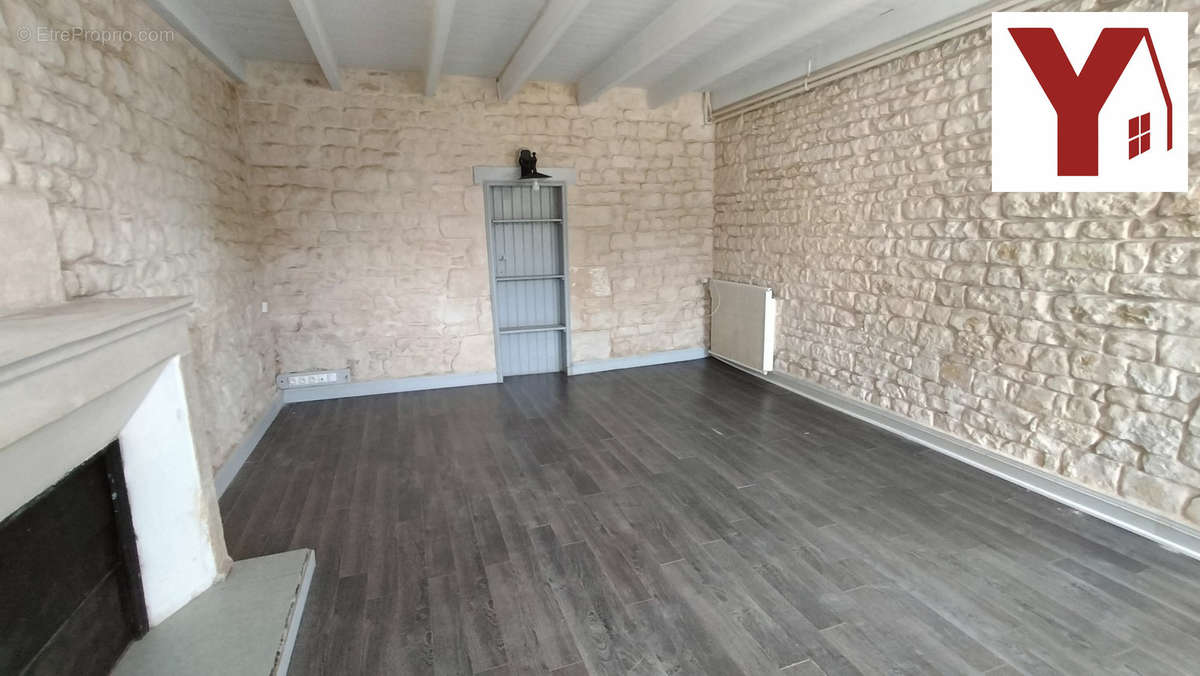 Appartement à SAINT-SATURNIN-DU-BOIS