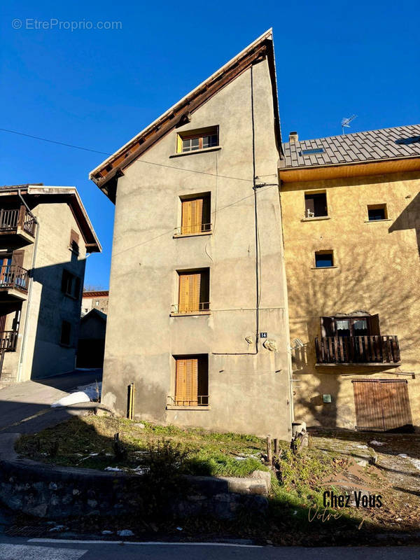 MAISON - ETAGES RDC &amp; R+1 - Appartement à BRIANCON