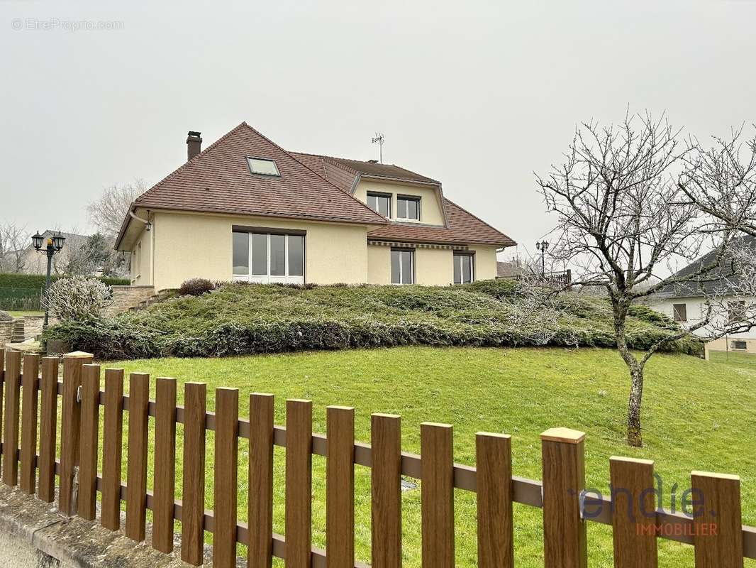 Maison à MISEREY-SALINES