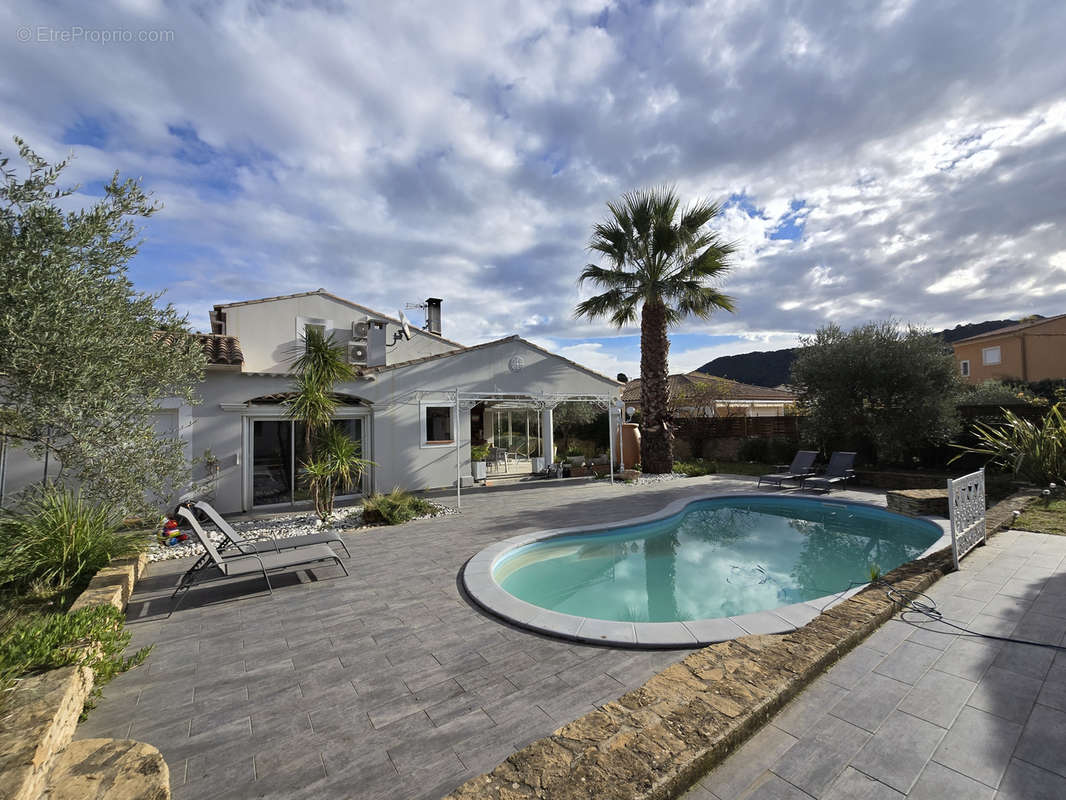 Maison à LE CASTELLET