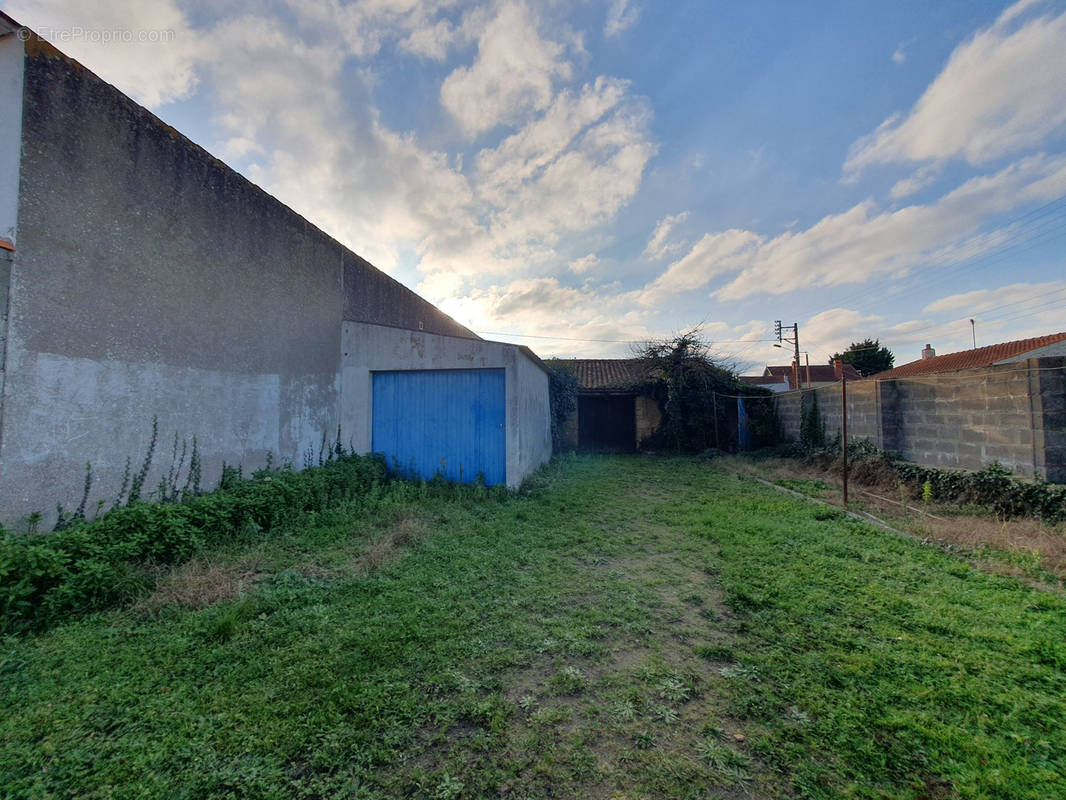 Parking à L&#039;AIGUILLON-SUR-MER