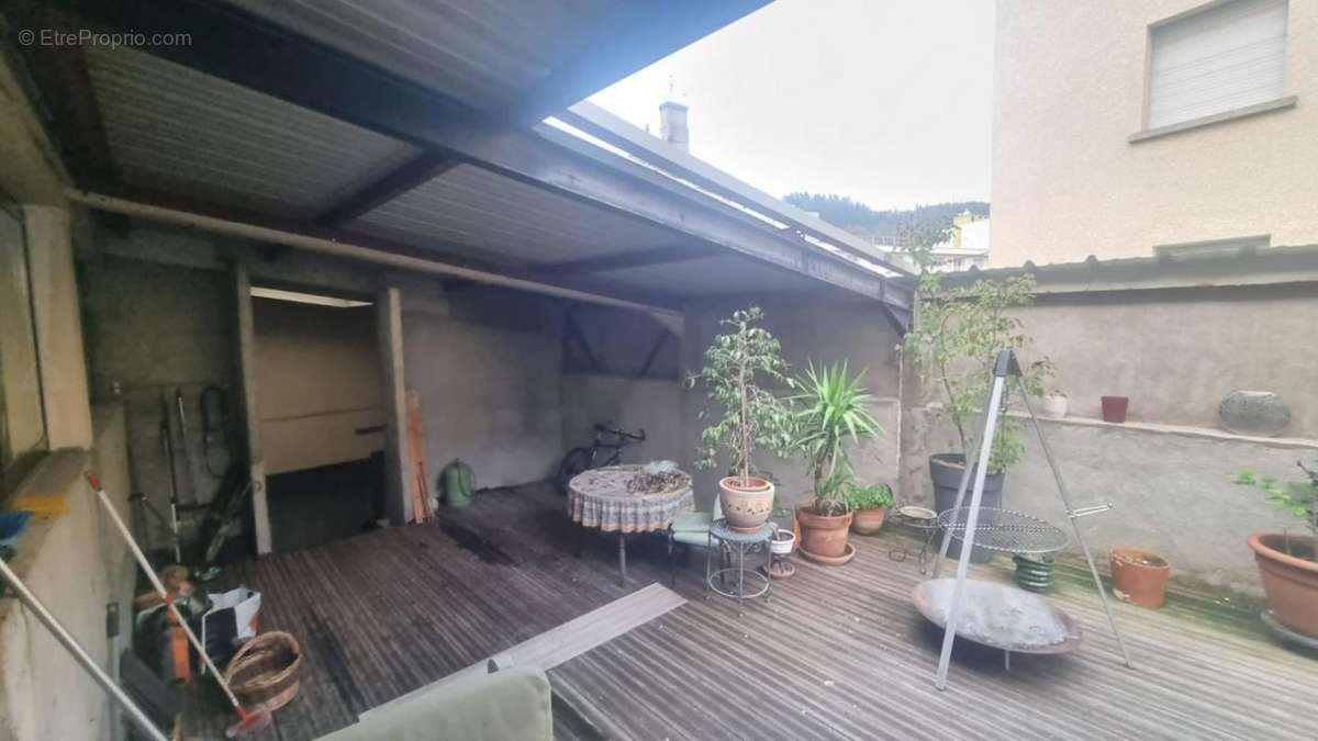 Appartement à LE CHAMBON-FEUGEROLLES