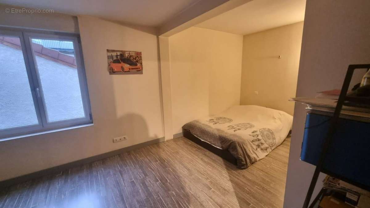 Appartement à LE CHAMBON-FEUGEROLLES