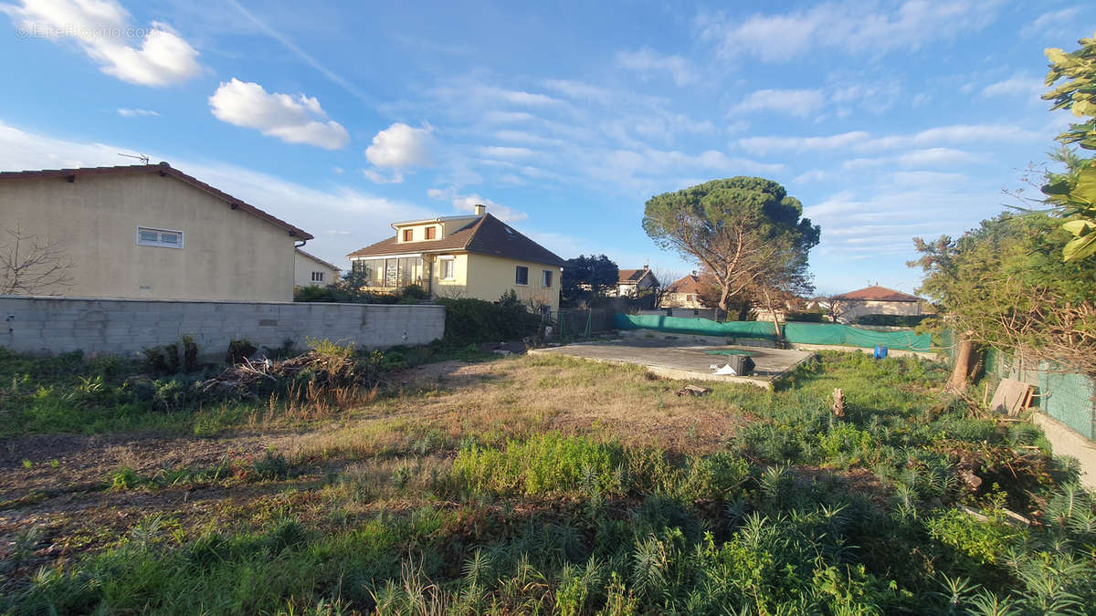 Terrain à CORBAS