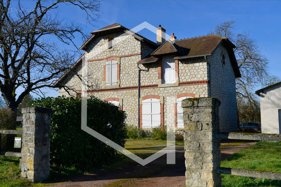 Maison à COSNE-COURS-SUR-LOIRE