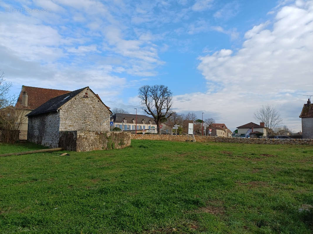 Terrain à VILLENEUVE