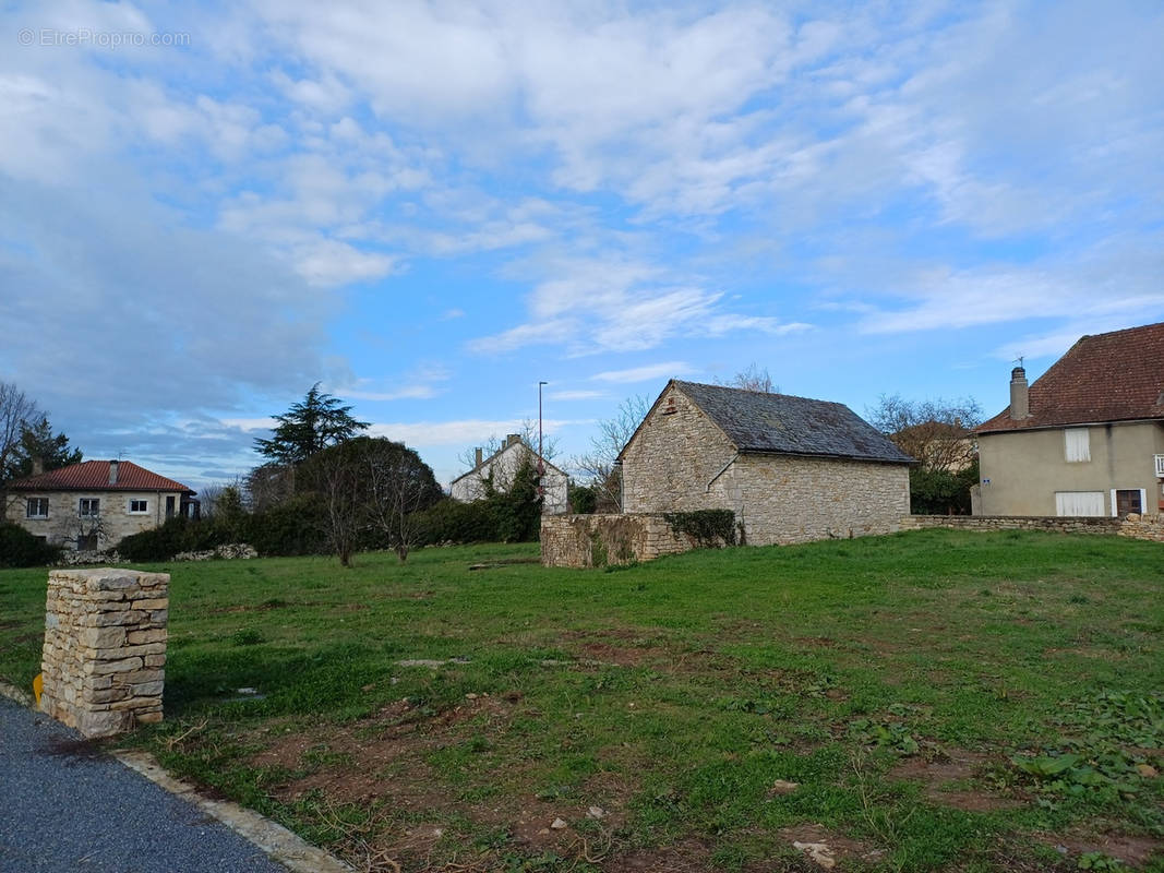 Terrain à VILLENEUVE