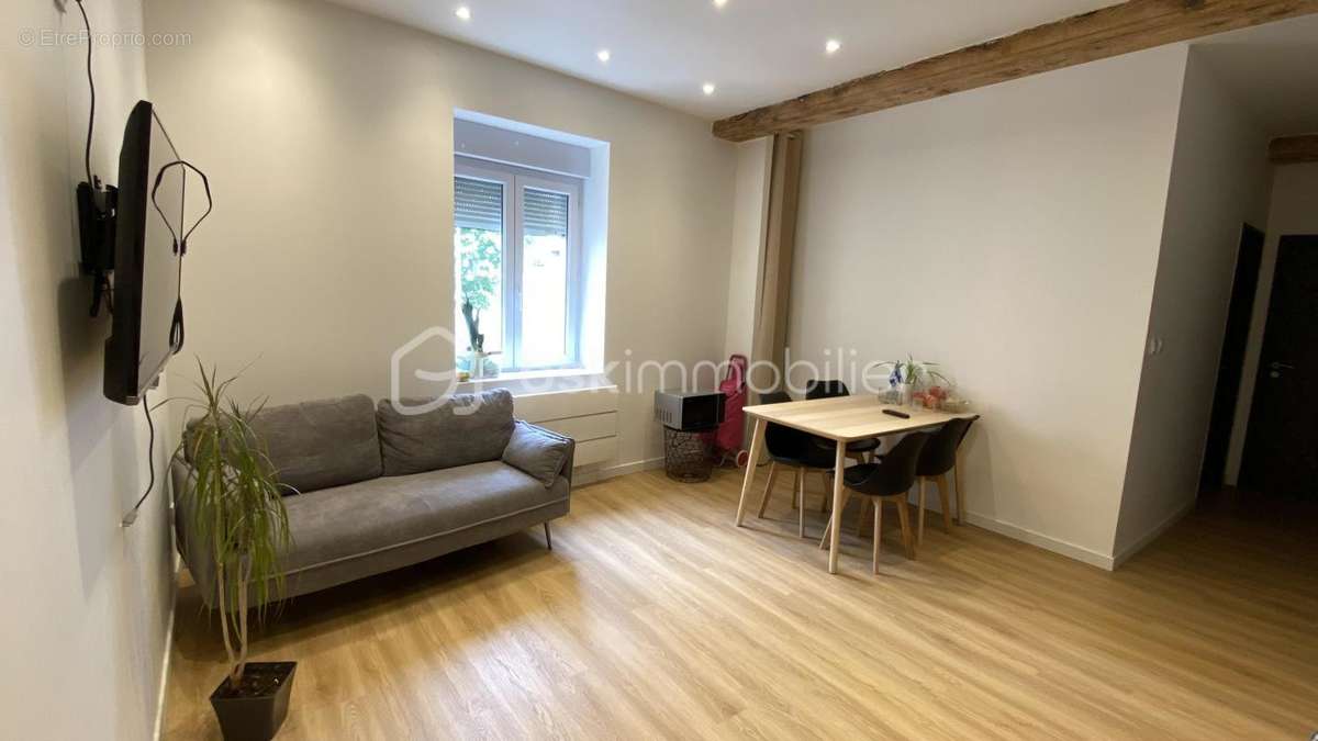 Appartement à GREZIEU-LA-VARENNE