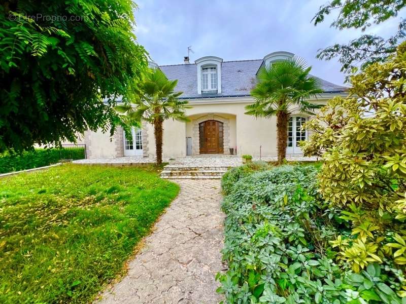 Maison à CHATEAUNEUF-SUR-SARTHE