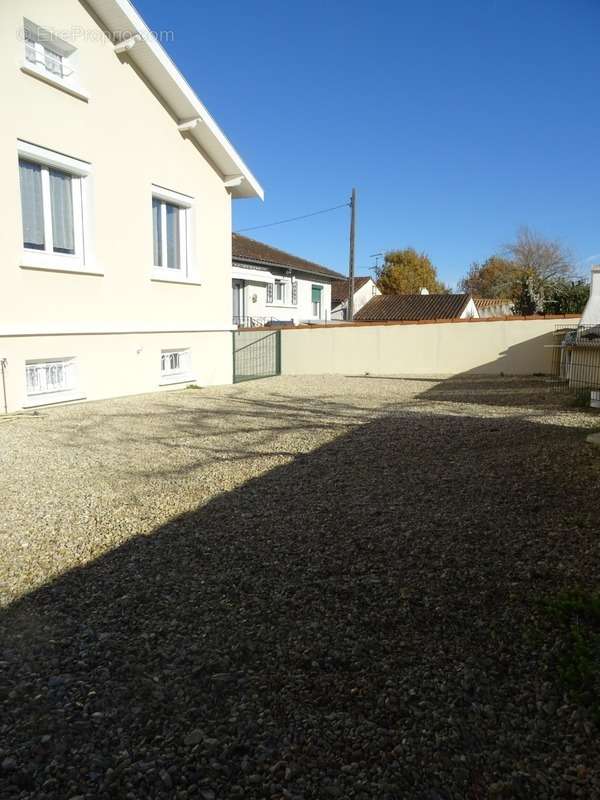 Maison à MAGNAC-SUR-TOUVRE