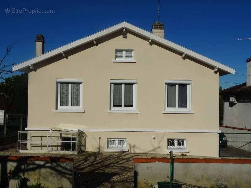 Maison à MAGNAC-SUR-TOUVRE