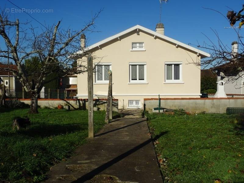 Maison à MAGNAC-SUR-TOUVRE