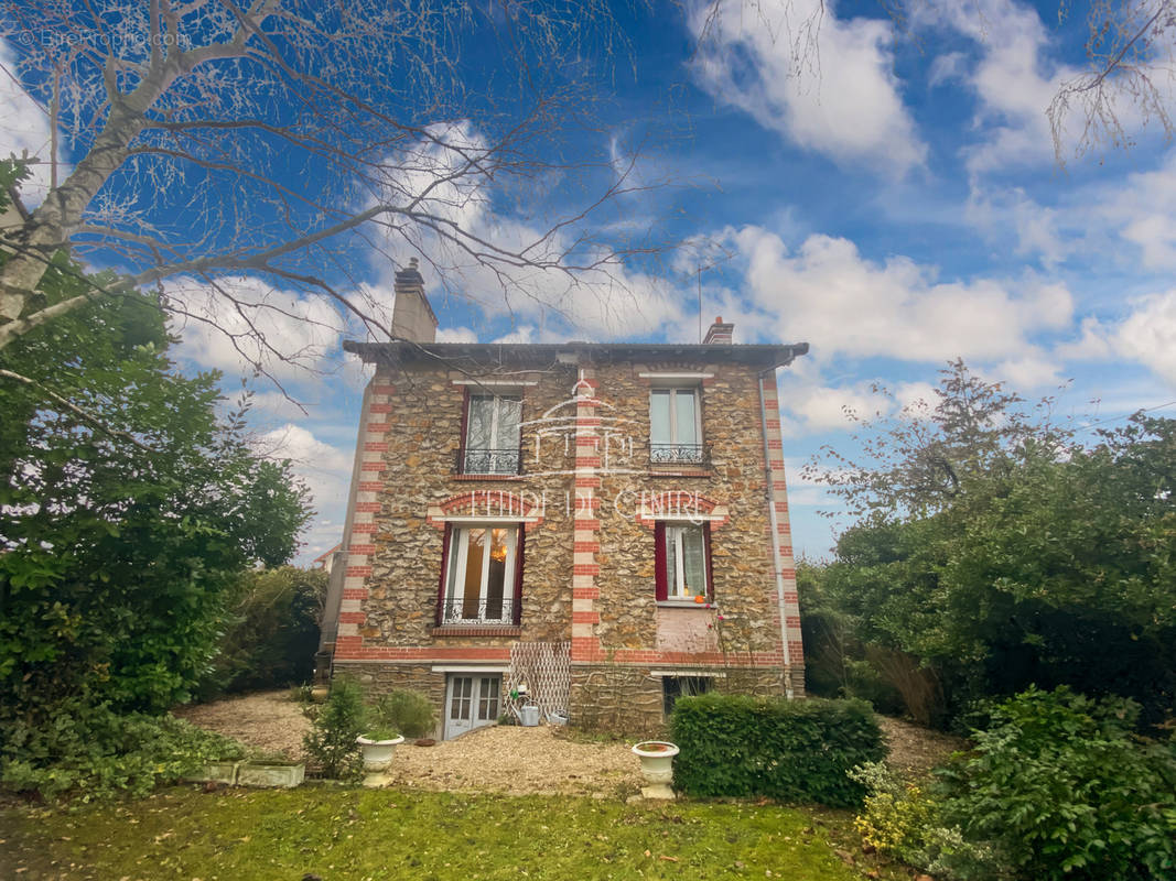 Maison à VILLENEUVE-LE-ROI