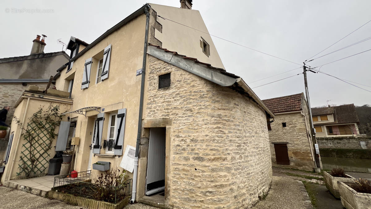 Maison à L&#039;ISLE-SUR-SEREIN