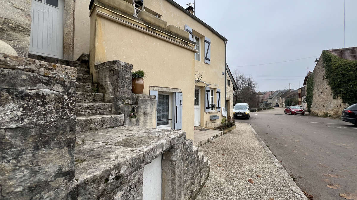 Maison à L&#039;ISLE-SUR-SEREIN