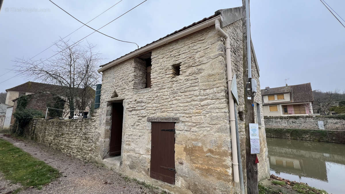 Maison à L&#039;ISLE-SUR-SEREIN