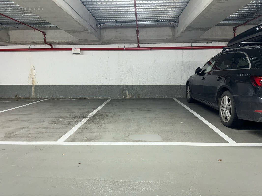 Parking à PARIS-17E