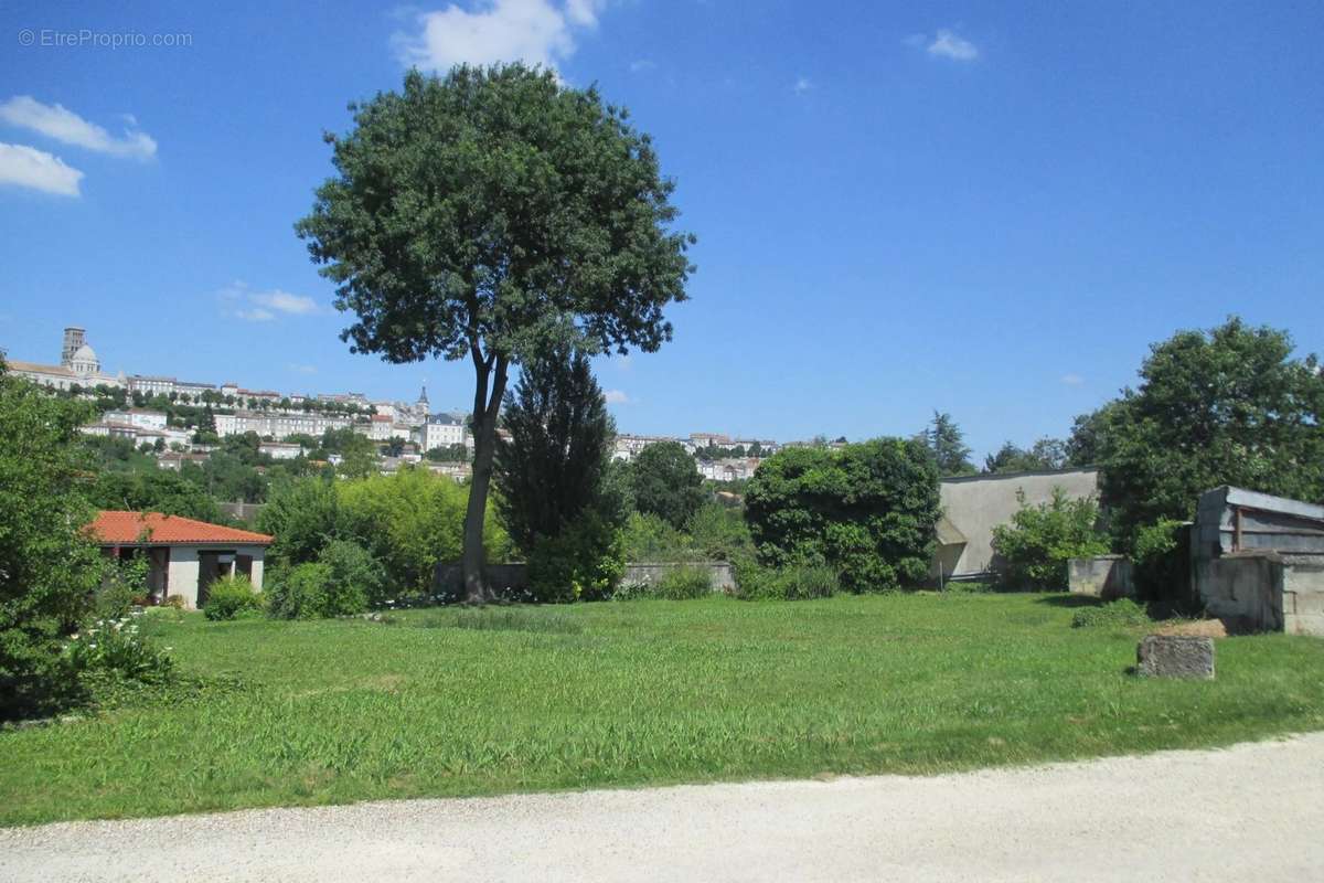 Terrain à ANGOULEME